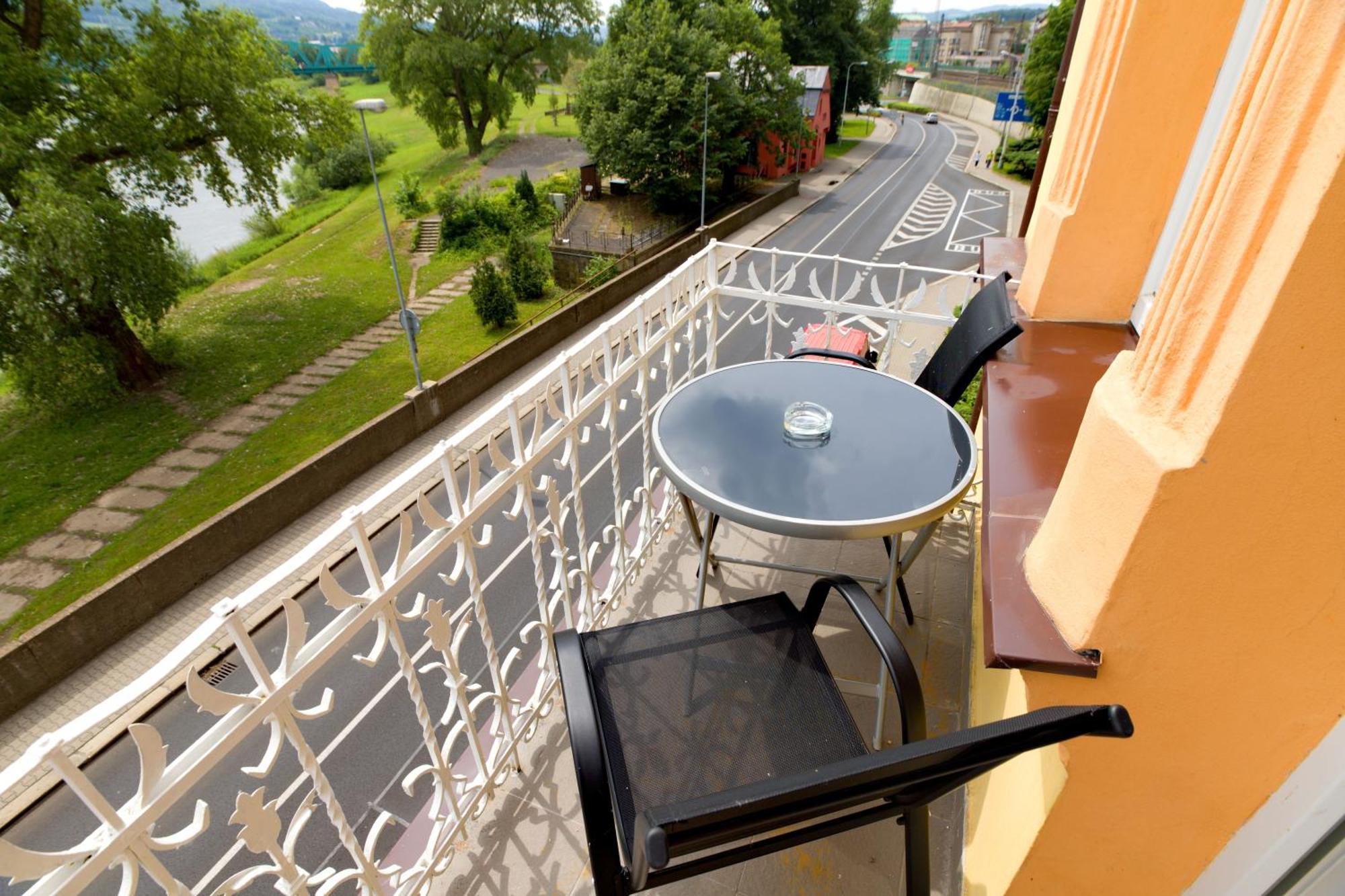 Apartmany Дечин Екстериор снимка